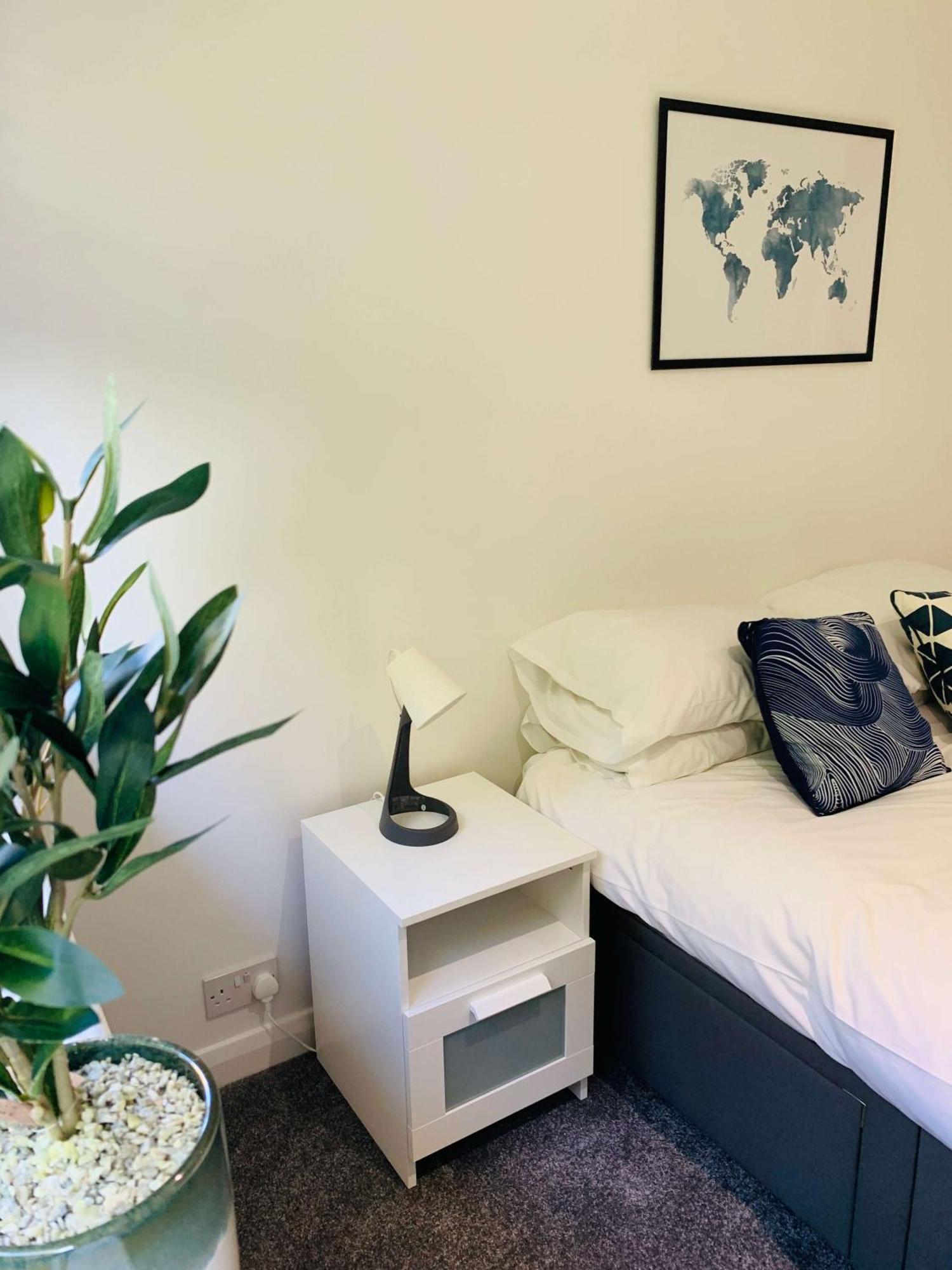 Spacious House, Free Parking & Patio Garden Farnham  Luaran gambar