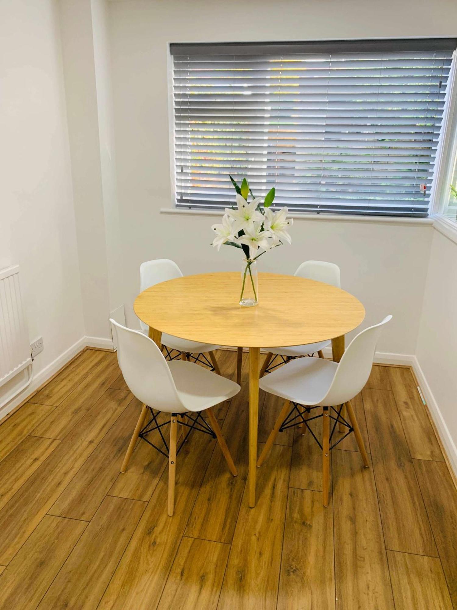 Spacious House, Free Parking & Patio Garden Farnham  Luaran gambar