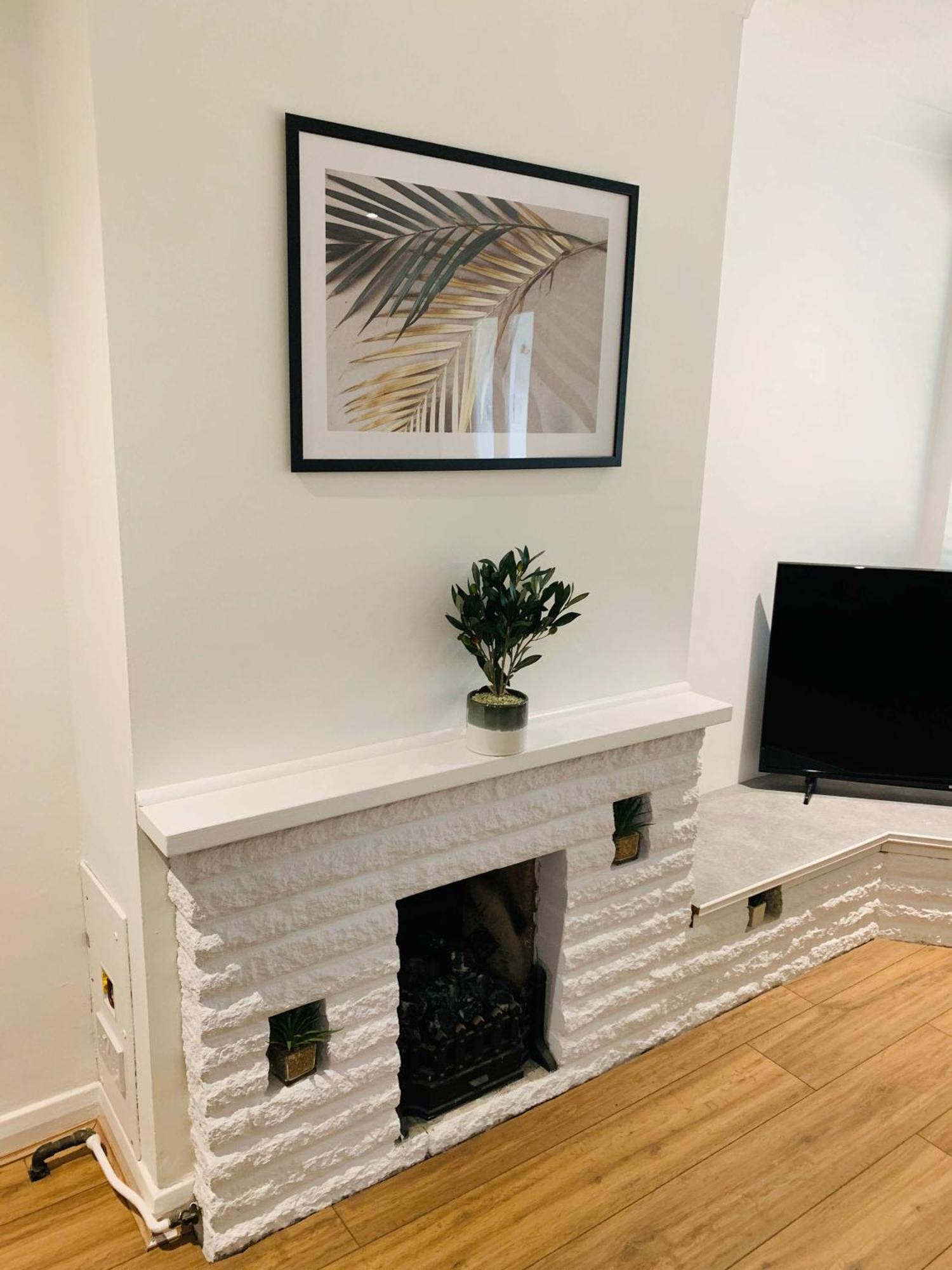 Spacious House, Free Parking & Patio Garden Farnham  Luaran gambar